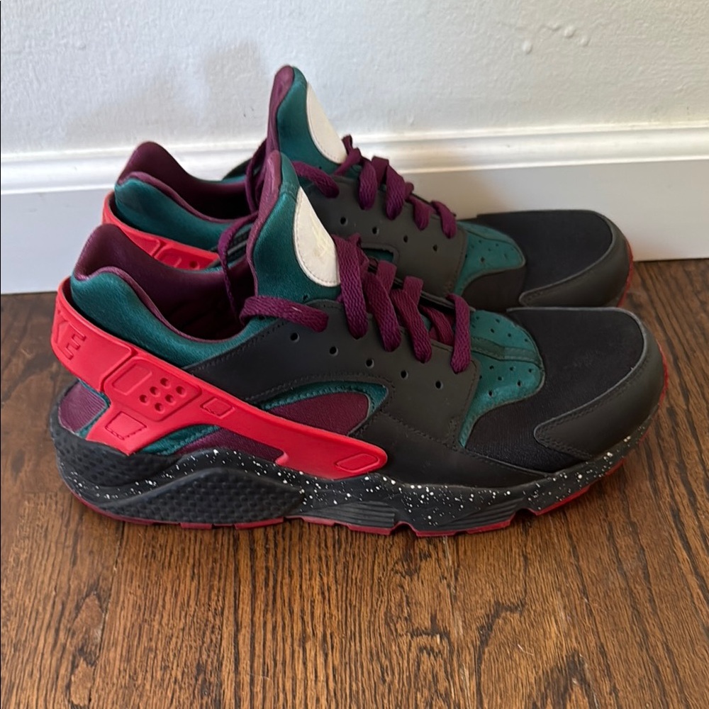 Black and Red Nike Huarache Men's Sneakers